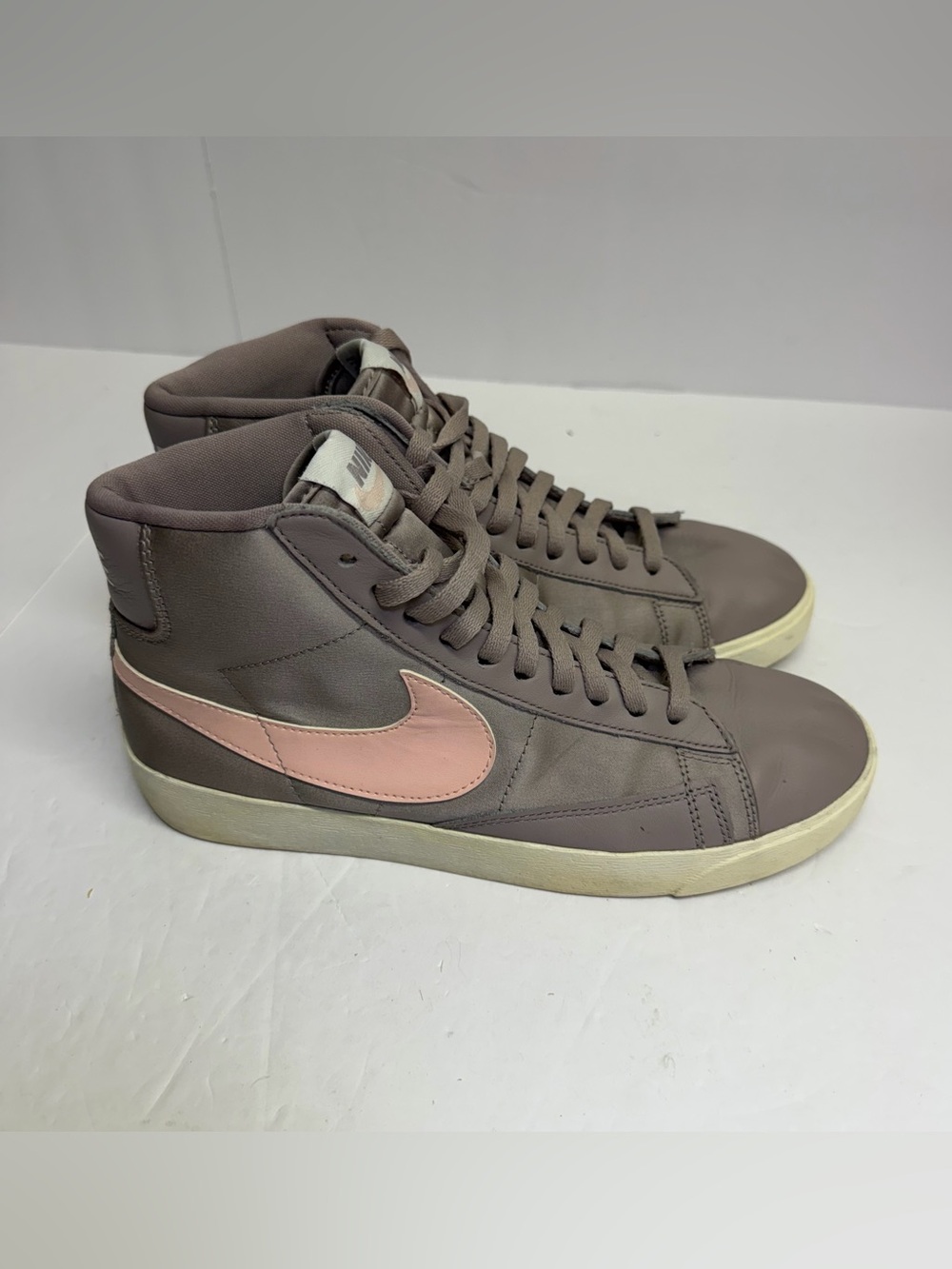 Nike Women's Blazer Mid Premium 'Pumice Echo Pink' high-top sneakers. 7.5